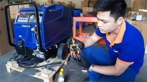 Hướng dẫn vệ sinh van đầu ra máy hơi nước nóng