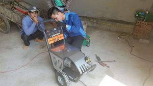 Máy rửa xe cao áp univiet