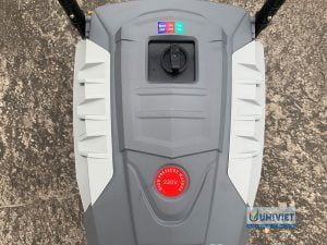 Mặt trên của máy rửa xe cao áp Univiet UV-2200P
