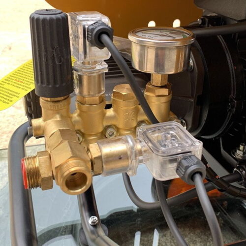 Máy rửa xe cao áp UNIVIET UV-1145TTS 24 Máy rửa xe cao áp UNIVIET UV-1145TTS