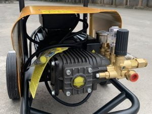 Máy rửa xe cao áp UNIVIET UV-1145TTS