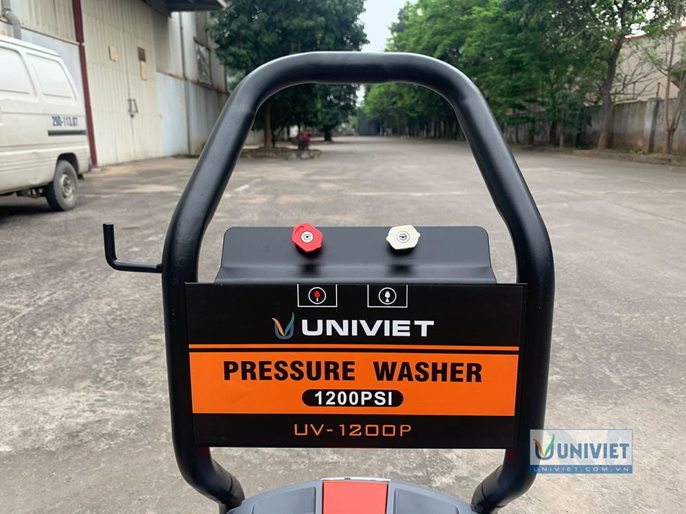 2 đầu béc của máy rửa xe cao áp UniViet UV-1200P