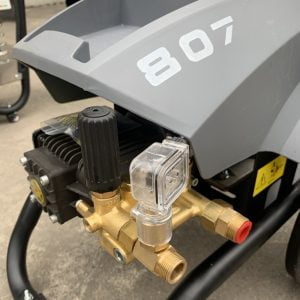 Máy rửa xe UNIVIET UV-2200P