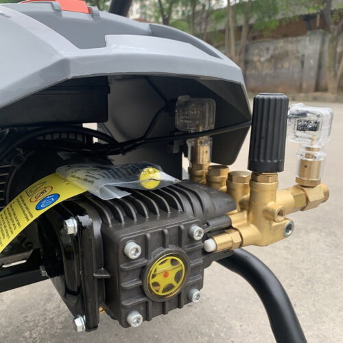 Máy rửa xe cao áp UNIVIET