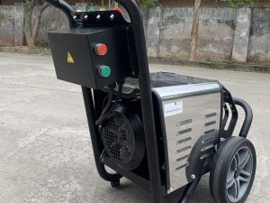 Máy rửa xe cao áp UNIVIET UV-1750