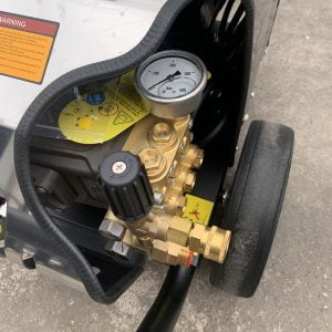 Máy rửa xe cao áp UNIVIET UV-1750