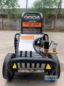 Mặt trước máy rửa xe cao áp UNIVIET UV-2200TTS