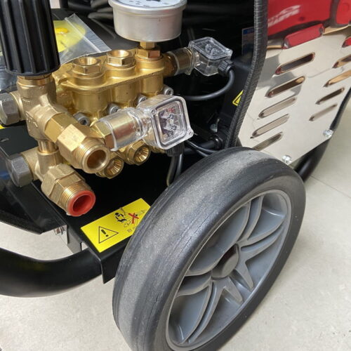 Máy rửa xe cao áp UNIVIET UV-2200TTS 15 Máy rửa xe cao áp UNIVIET UV-2200TTS