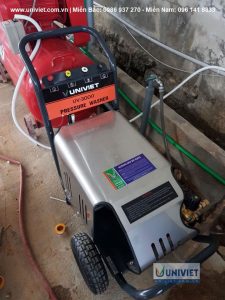 Máy rửa xe cao áp Univiet UV-3000