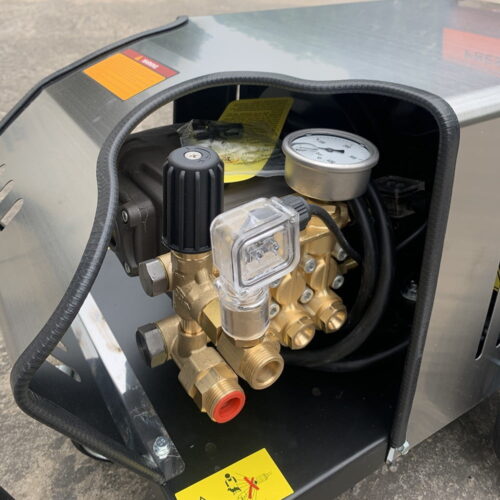 Máy rửa xe cao áp UNIVIET UV-3200TTS 16 Máy rửa xe cao áp UNIVIET UV-3200TTS