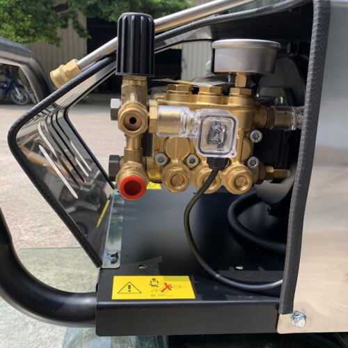 Máy rửa xe cao áp UNIVIET UV-3200TTS 20 Máy rửa xe cao áp UNIVIET UV-3200TTS