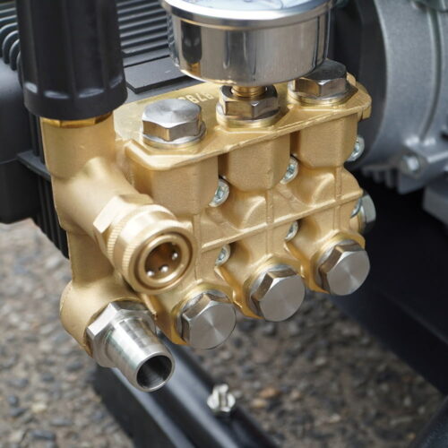 Máy rửa xe cao áp UNIVIET UV-2200 23 Máy rửa xe cao áp UNIVIET UV-2200