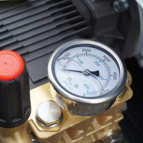 Máy rửa xe cao áp UNIVIET UV-2200 24 Máy rửa xe cao áp UNIVIET UV-2200