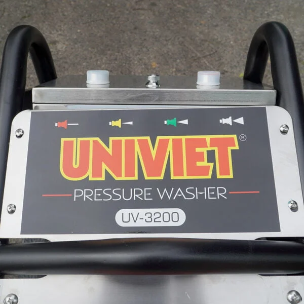 Máy rửa xe cao áp UNIVIET UV-3200