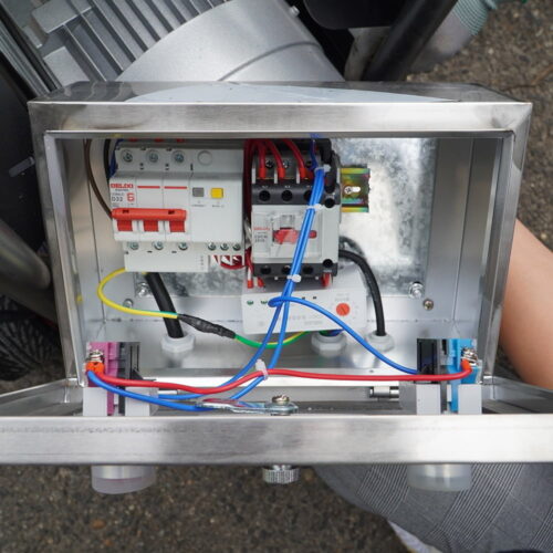 Máy rửa xe cao áp UNIVIET UV-3600 38 Máy rửa xe cao áp UNIVIET UV-3600