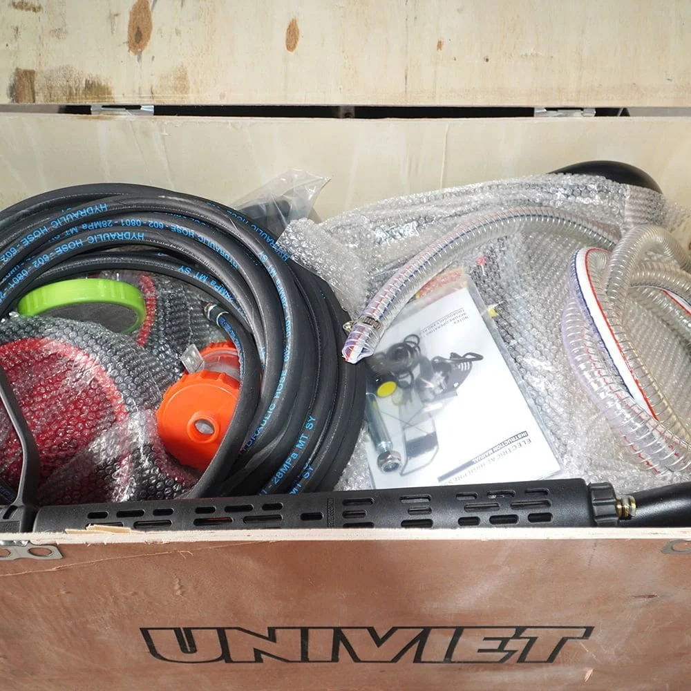 Máy rửa xe cao áp UNIVIET UV-3600