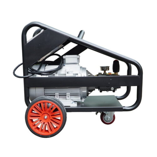 Máy rửa xe cao áp UNIVIET UV-3600 23 Máy rửa xe cao áp UNIVIET UV-3600