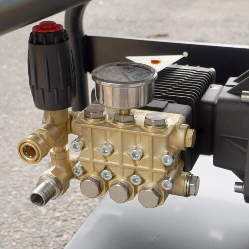 Máy rửa xe cao áp UNIVIET UV-3600 30 Máy rửa xe cao áp UNIVIET UV-3600