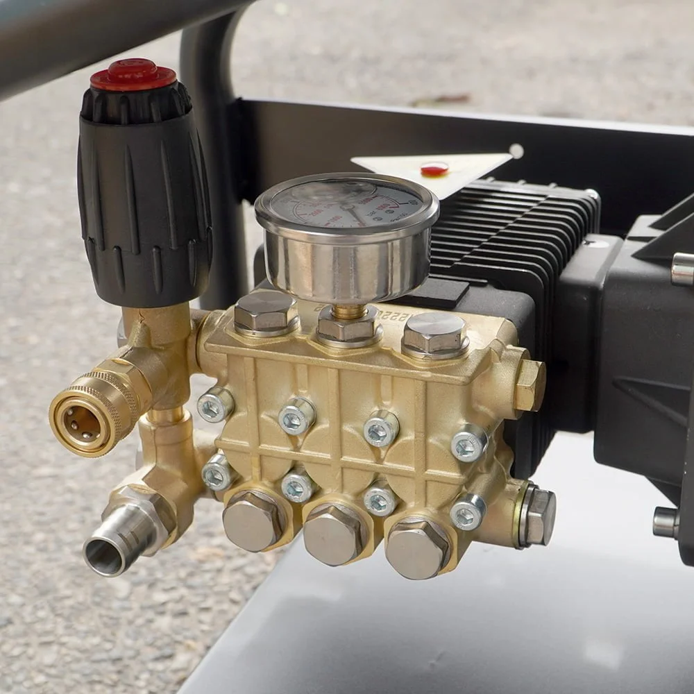 Máy rửa xe cao áp UNIVIET UV-3600