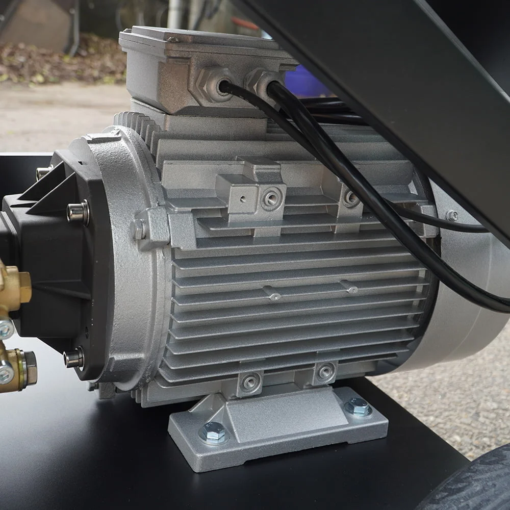 Máy rửa xe cao áp UNIVIET UV-3600