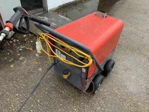 máy rửa xe hơi nước nóng cũ