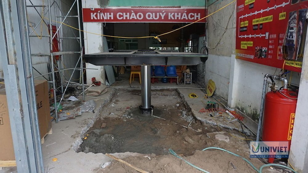 Hướng dẫn sử dụng cầu nâng 1 trụ Senok 4 Ty ben, mặt cầu và bình dầu của cầu nâng 1 trụ Senok