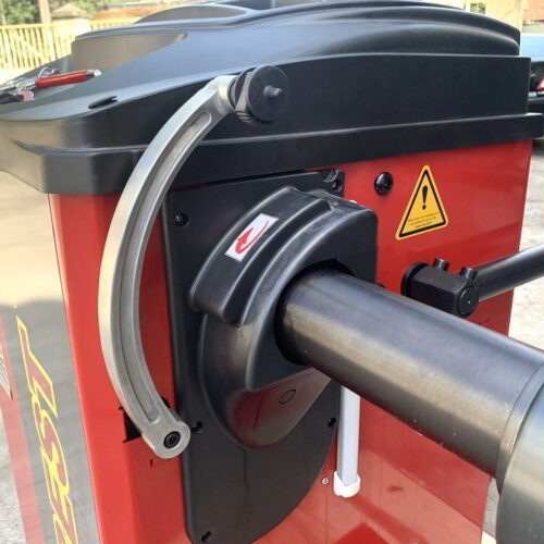 Máy cân bằng lốp xe ô tô UNIVIET A91 15 Máy cân bằng lốp xe ô tô MYBEST A91