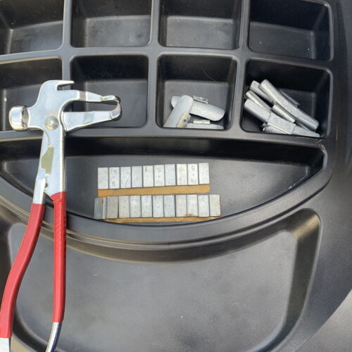 Máy cân bằng lốp xe ô tô UNIVIET A91 13 Máy cân bằng lốp xe ô tô MYBEST A91