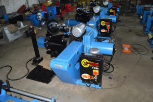 máy ra vào lốp xe tải U-690