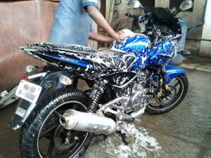 Rửa xe máy