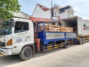 Uni Việt nhập kho máy nén khí và cầu nâng 1 trụ của Ấn Độ 50 Nhập kho máy nén khi Senok và cầu nâng 1 trụ Ấn Độ
