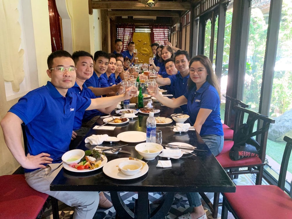 Đội ngũ nhân viên Công ty Uni Việt
