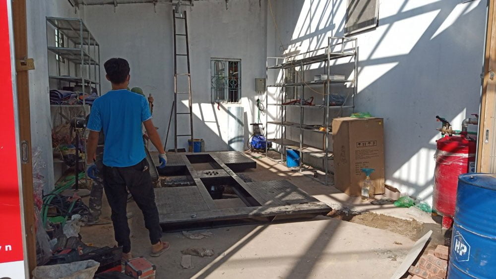 Lắp đặt cầu nâng 1 trụ trong tiệm rửa xe tại Quảng Ninh 