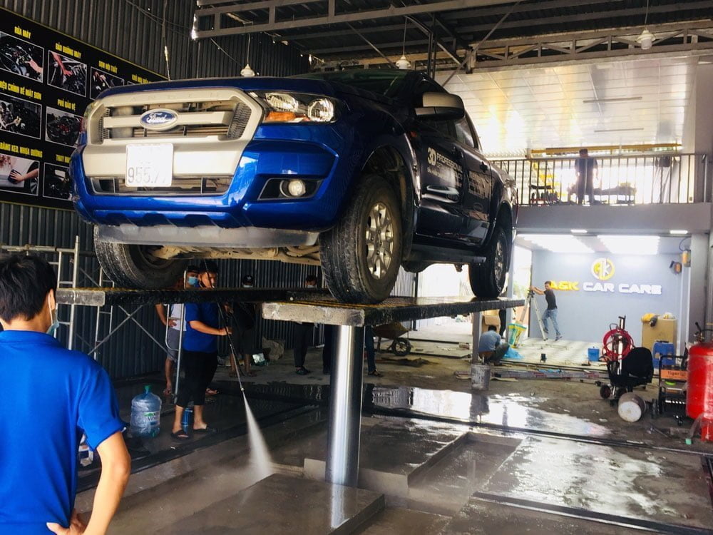 Hoàn thiện và đào tạo trong tiệm rửa xe Tô Ký, Hóc Môn, Tp. Hồ Chí Minh