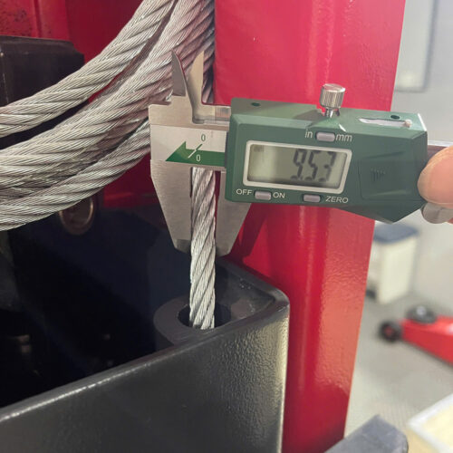 Cầu nâng 2 trụ UNIVIET QY304