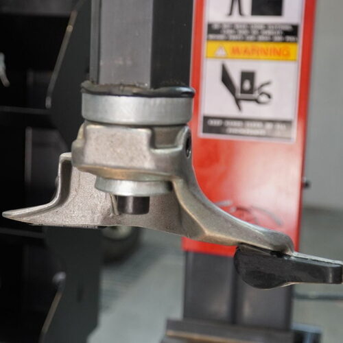 Máy ra vào lốp xe ô tô UNIVIET U-28H 32 Máy ra vào lốp xe ô tô UNIVIET U-28H