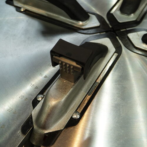 Máy ra vào lốp xe ô tô UNIVIET U-28H 23 Máy ra vào lốp xe ô tô UNIVIET U-28H