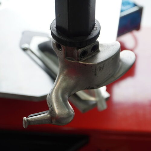 Máy ra vào lốp ô tô UNIVIET U-24