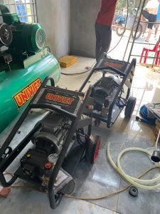 Thiet-bi-rua-xe-tai-tram-cua-anh-linh