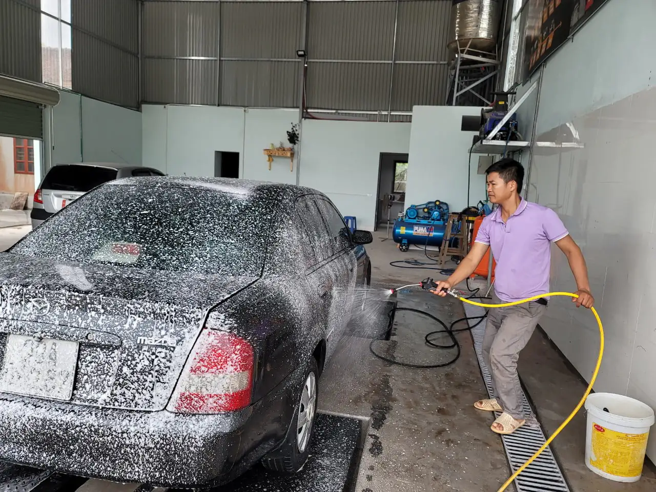 Bình phun bọt tuyết ô tô