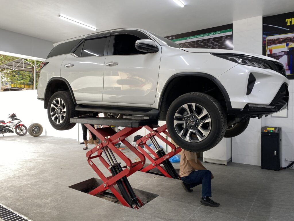 Cầu nâng cắt kéo
