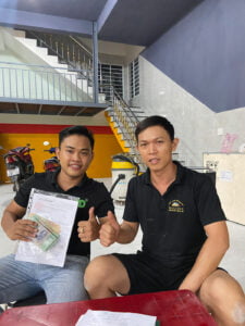 ky-hop-dong-voi-khach-hang-tai-binh-duong