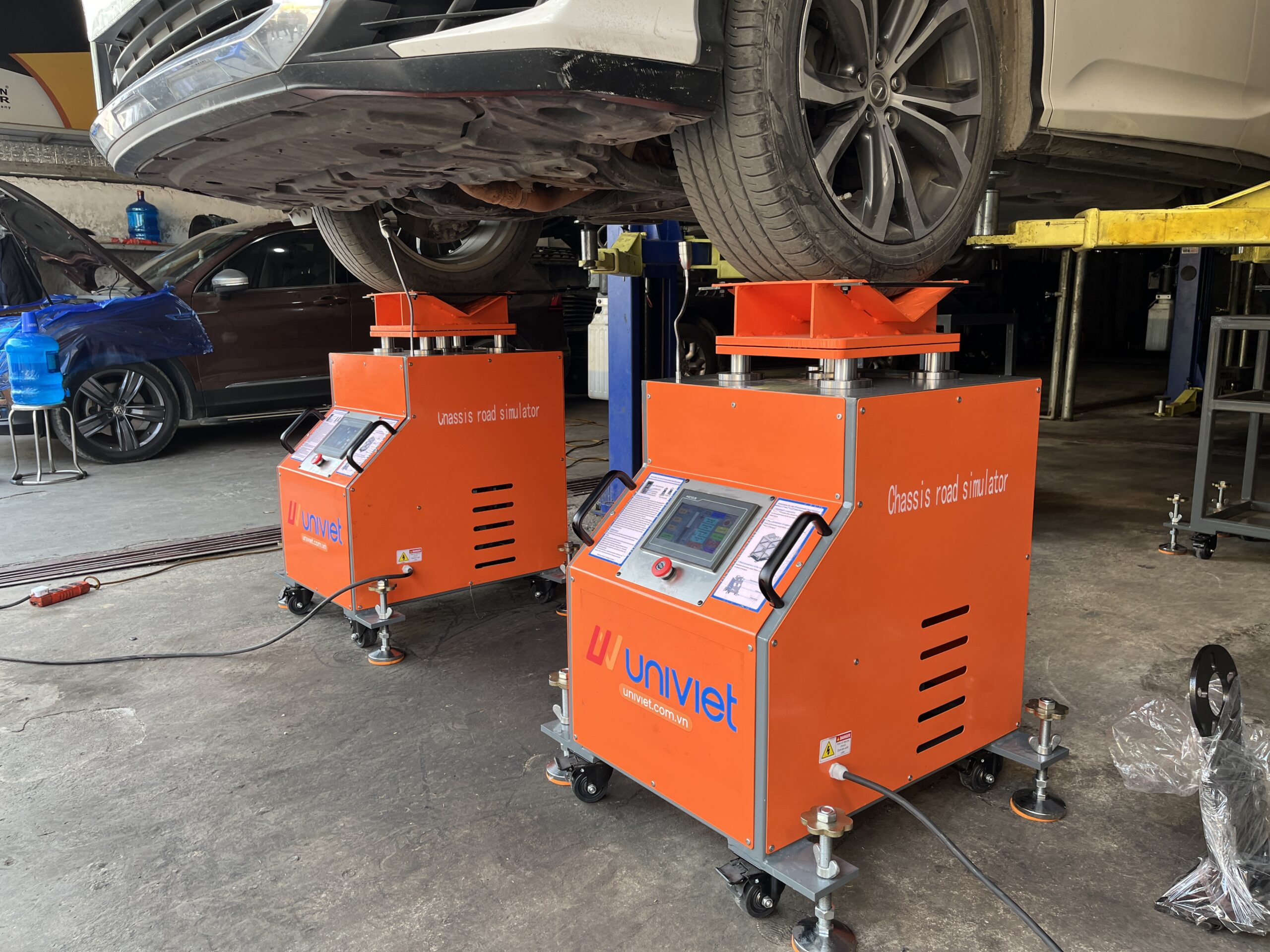 Máy tạo rung lắc kiểm tra gầm và tiếng ồn xe UNIVIET UV-4.5 9 Máy tạo rung lắc kiểm tra gầm và tiếng ồn xe UNIVIET UV-4.5
