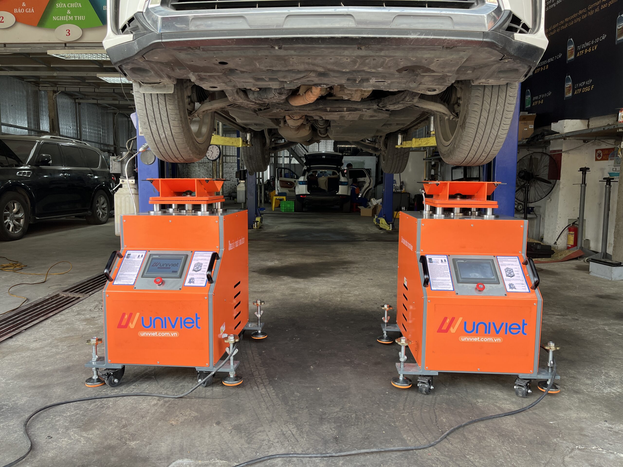 Máy tạo rung lắc kiểm tra gầm và tiếng ồn xe UNIVIET UV-4.5 7 Máy tạo rung lắc kiểm tra gầm và tiếng ồn xe UNIVIET UV-4.5