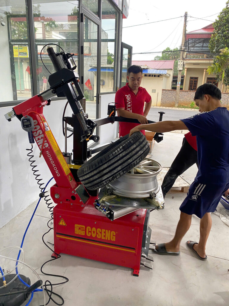 Máy tháo vỏ xe Coseng