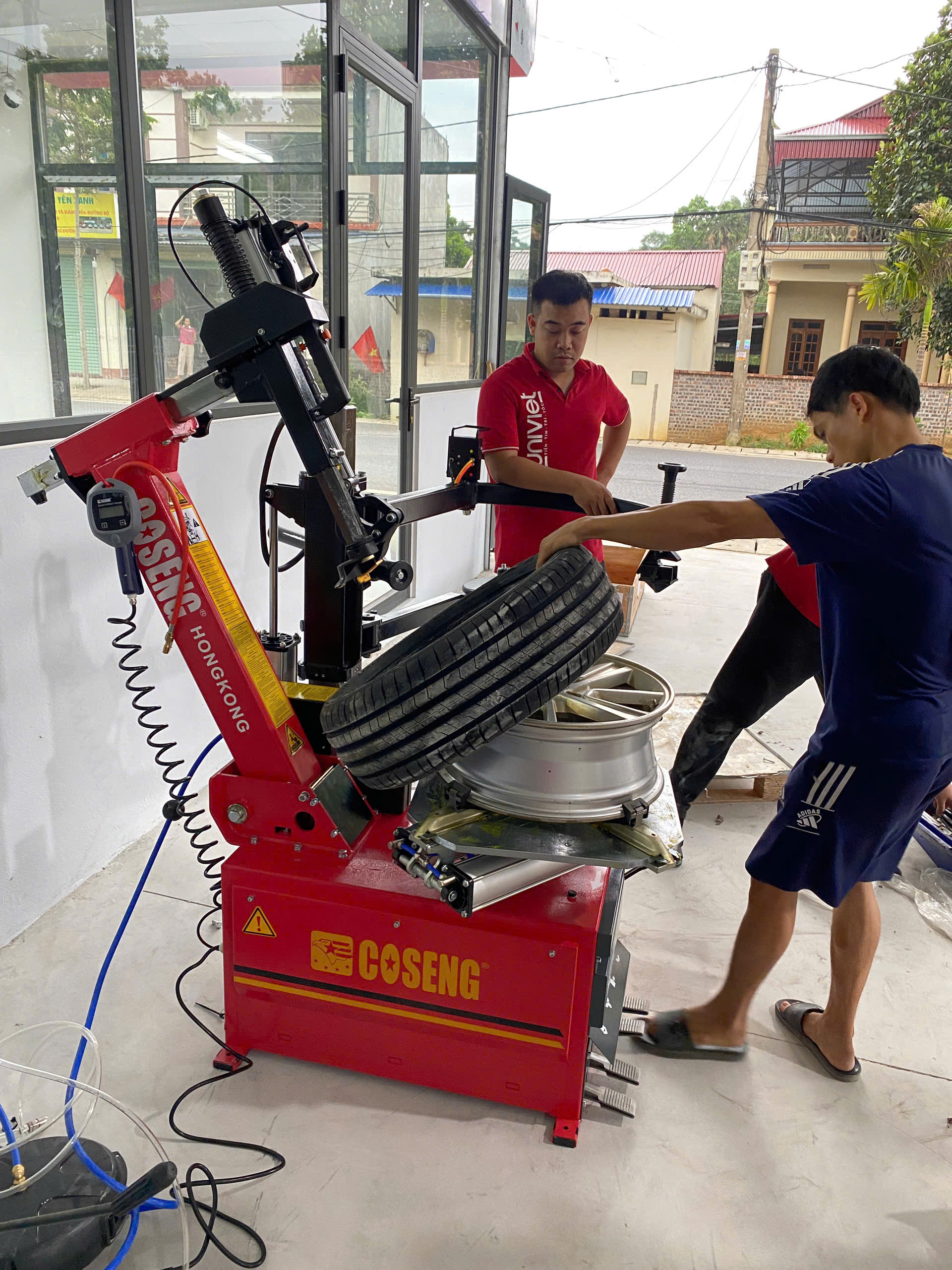 Máy tháo vỏ xe Coseng