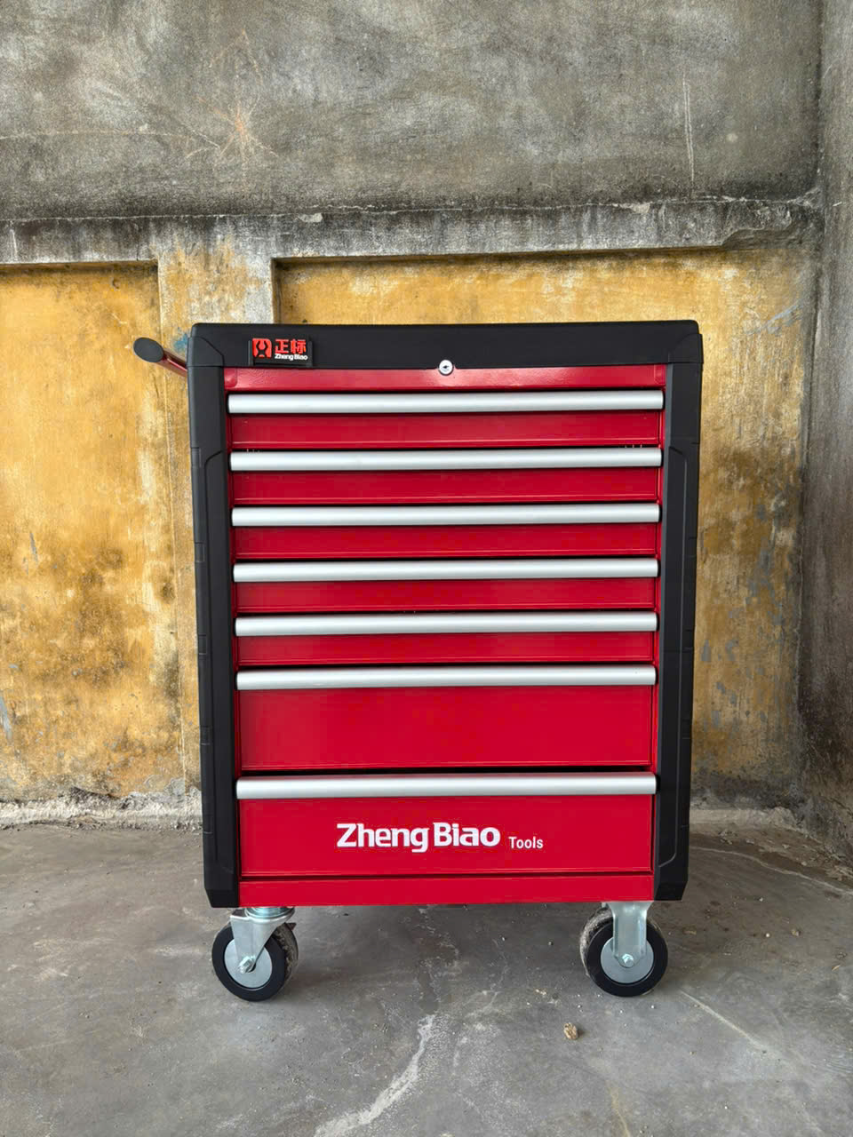 tủ đựng dụng cụ