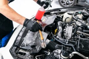 Quy trình rửa khoang máy ô tô an toàn: những bộ phận không nên xịt nước trực tiếp